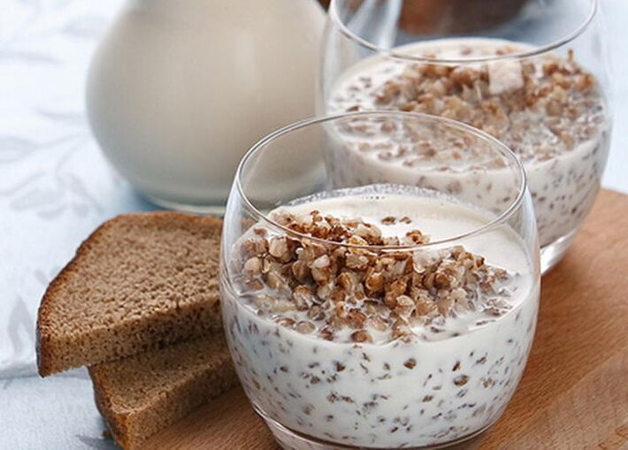 Blé de sarracene avec kéfir